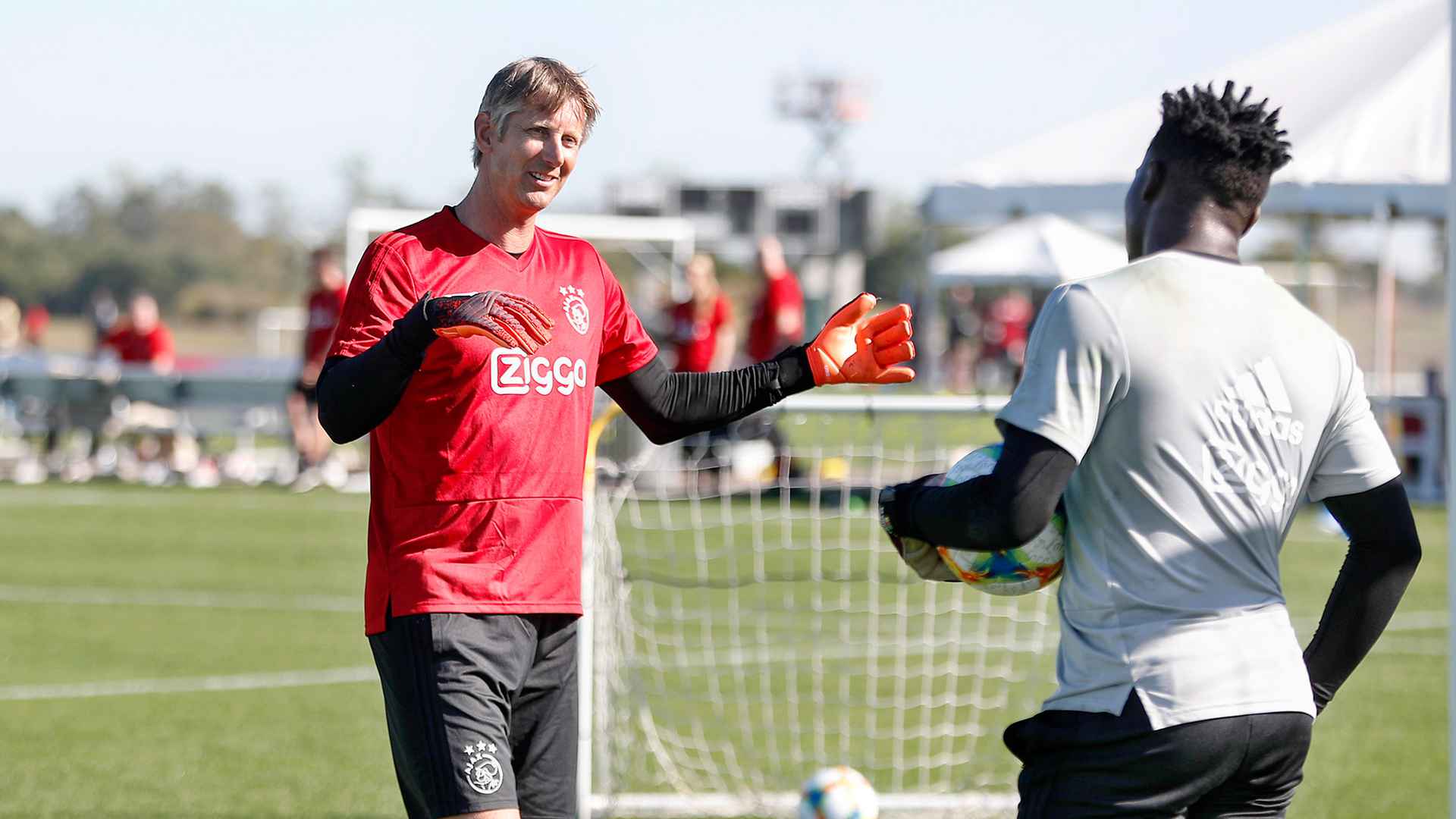 Tương lai Andre Onana tại Manchester United: Van der Sar lên tiếng bảo vệ, Quỷ đỏ vẫn cân nhắc thay thế?