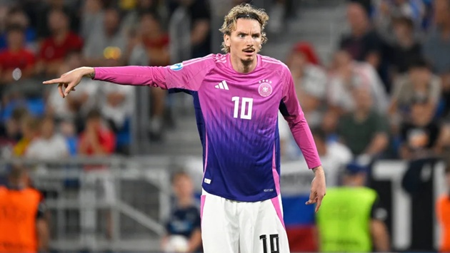 Bayern Munich Vấp Ngã Trước Bức Tường Stuttgart Trong Cuộc Đua Chữ Ký Nick Woltemade