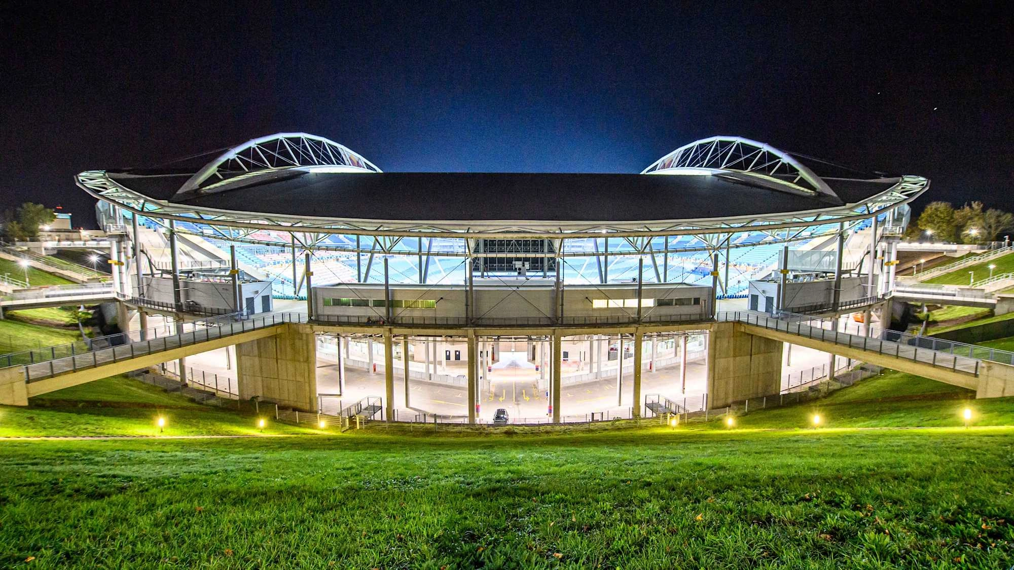 Red Bull Arena Leipzig: Từ Di Tích Xưa Của Đông Đức Đến Sân Vận Động Hiện Đại Hàng Đầu Châu Âu